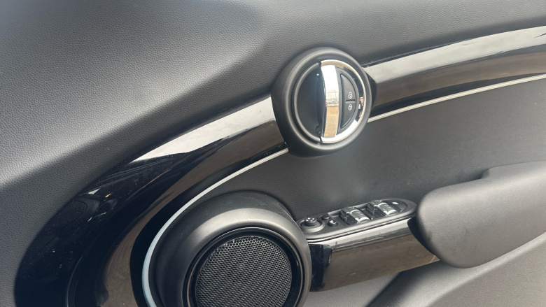 MINI Hatchback 1.5 Cooper Classic 5dr Auto Petrol Hatchback